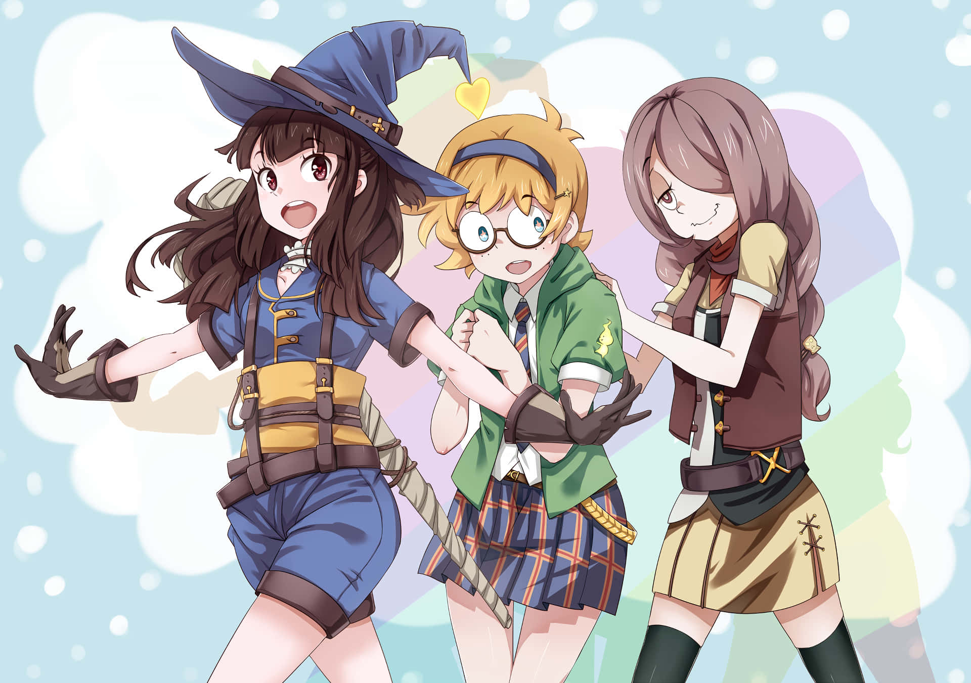 小女巫學園 可愛柔粉插畫 壁紙 — 三個穿著奇幻服裝的開心動畫女孩在柔和粉彩雲朵背景前俏皮地擺姿勢。