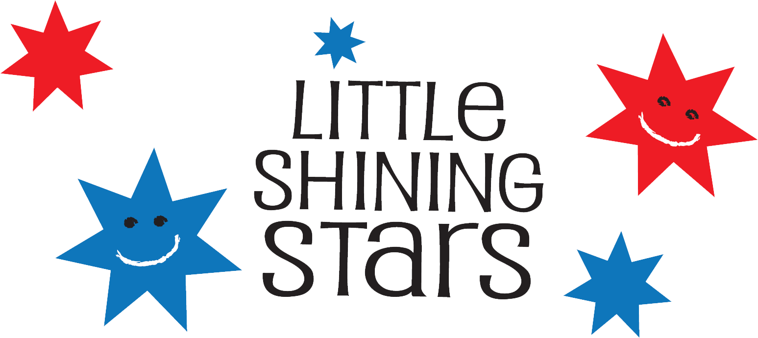 小小閃亮之星標誌 壁紙 — 紅色和藍色微笑星星圍繞著粗體文字「Little Shining Stars」，背景為潔淨的白色。