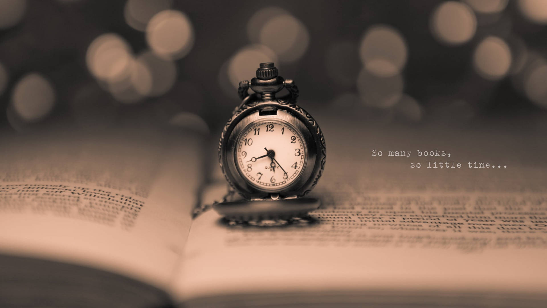 一本打開的書上有一個復古懷錶，並有文字「So many books, so little time。」