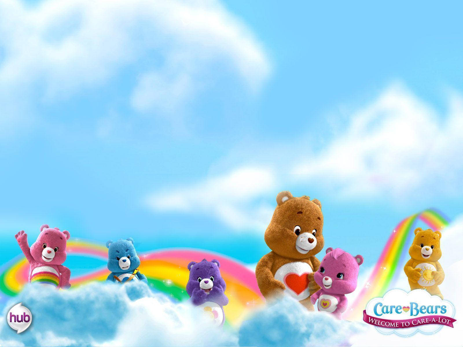 Care Bears角色坐在雲朵上，彩虹在歡快的天空中。