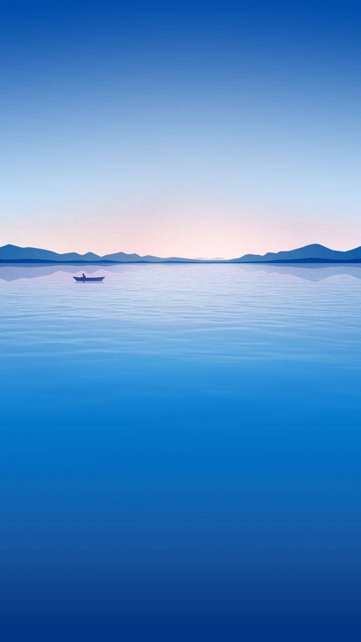 小米蔚藍海景 壁紙 — 一艘孤獨的划艇在暮色中，在廣闊如鏡的湖面上，在漸變的天空下，伴隨著遠山，平靜地漂浮。