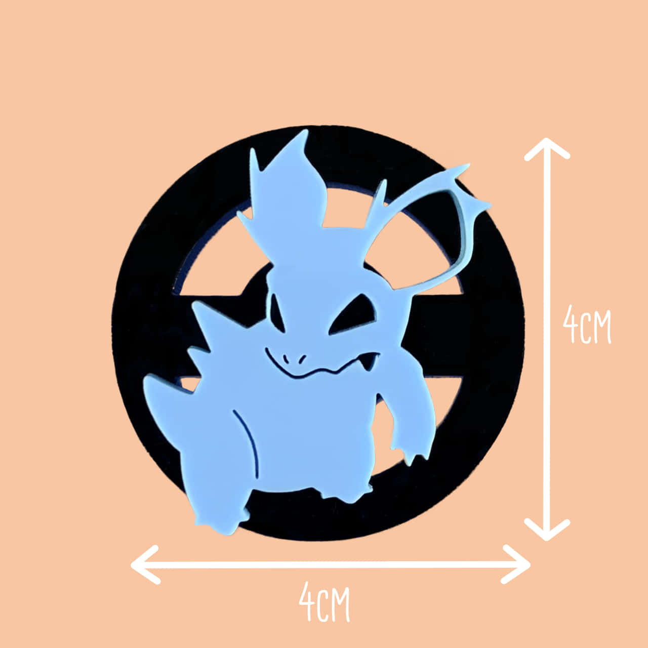 小角龍尺寸圖 壁紙 — 一隻淺藍色嘅 Pokémon Jolteon 剪影企喺一個黑色圓形框入面，背景係桃色，仲有尺寸標註。