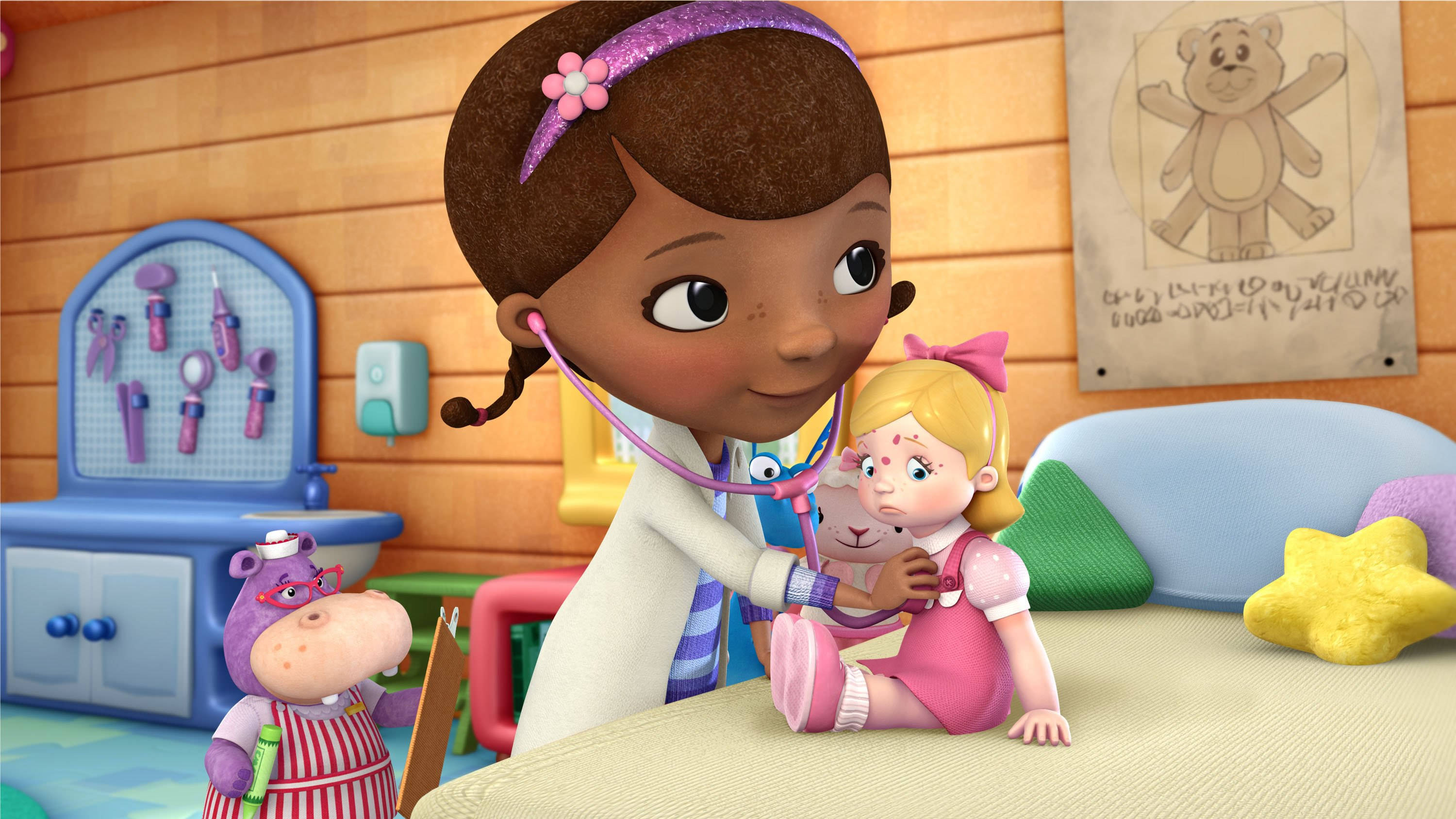 小醫生檢查玩具 壁紙 — Doc McStuffins 在她色彩繽紛的診所裡用聽診器檢查一個生病的洋娃娃。