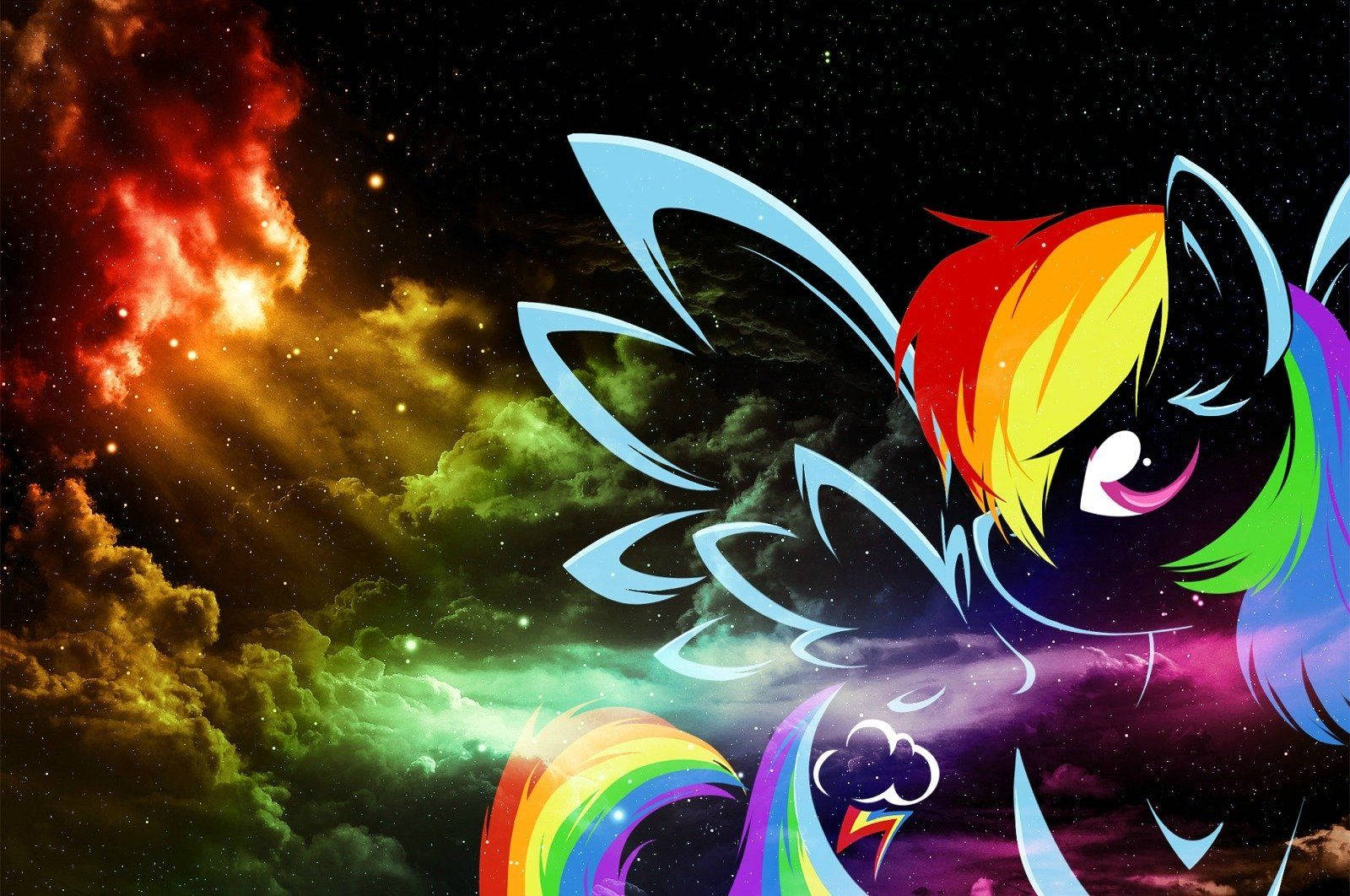 Rainbow Dash 飛過一個色彩繽紛的宇宙星雲，伴隨著星星。