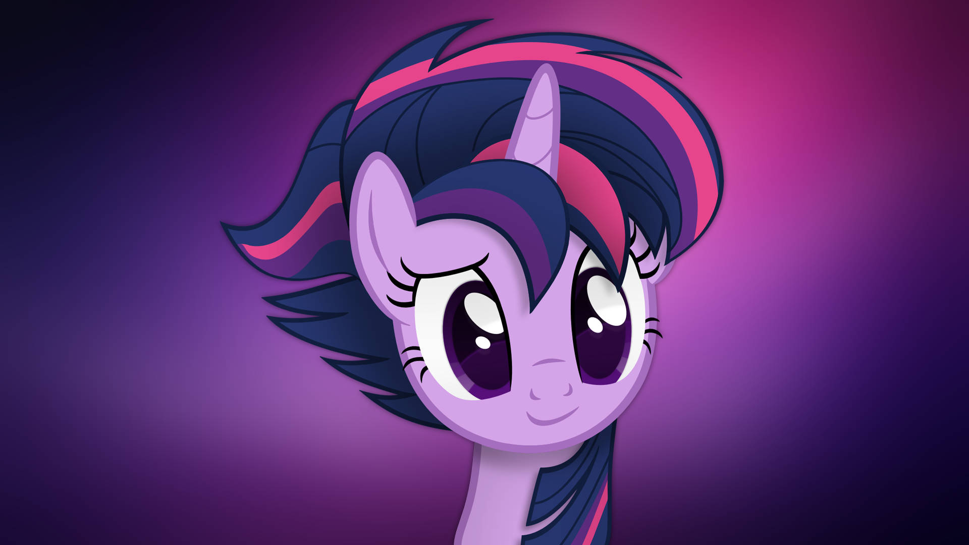 Twilight Sparkle 小馬，紫色同粉紅色頭髮，喺紫色背景前微笑。