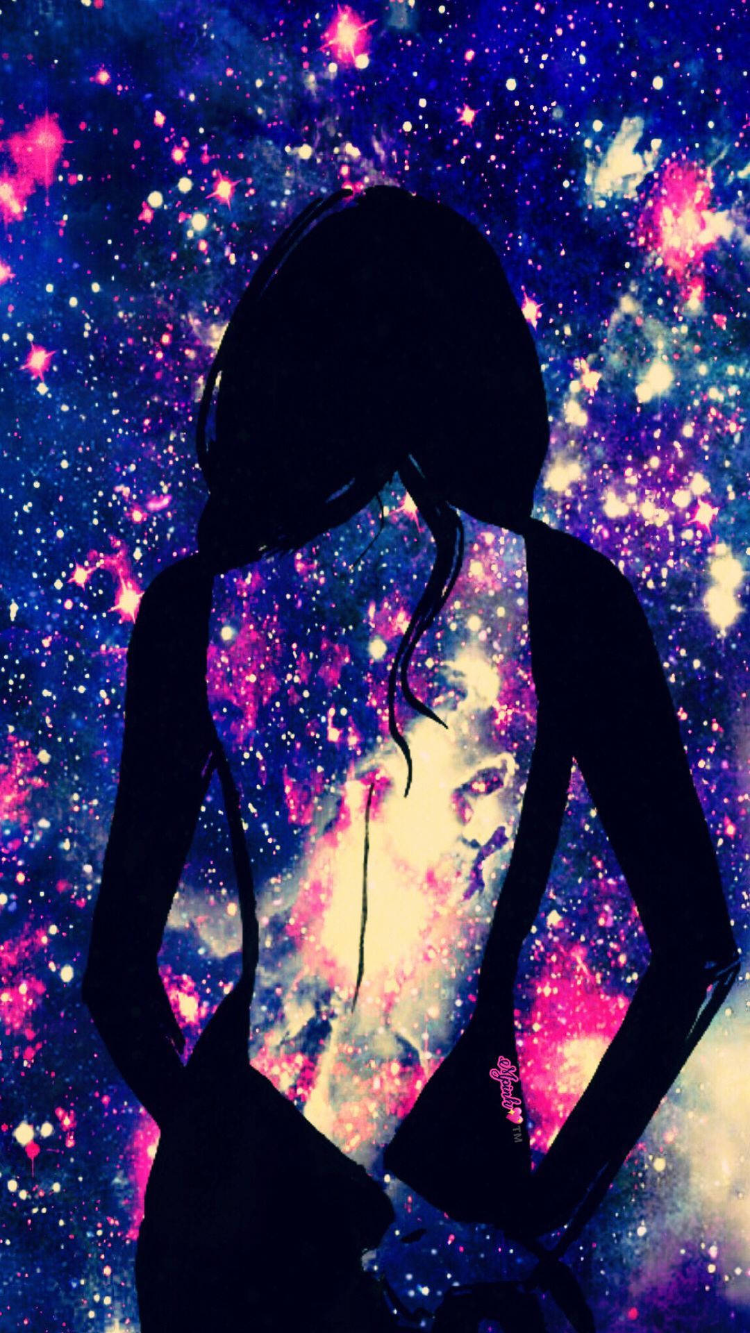 女人剪影，背部有星系圖案，背景是星空宇宙