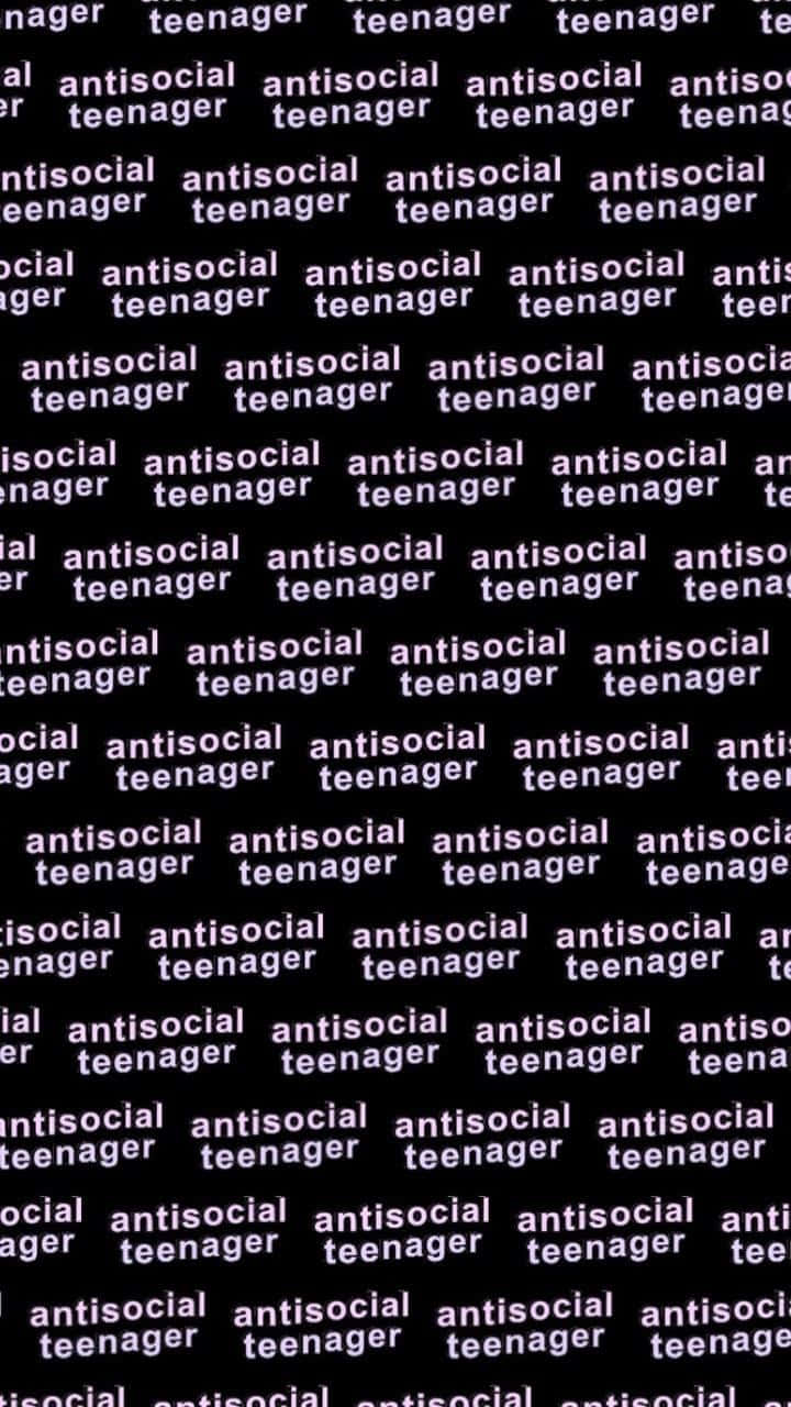 數位故障圖案，在黑色背景上以白色重複顯示 antisocial teenager 字句。