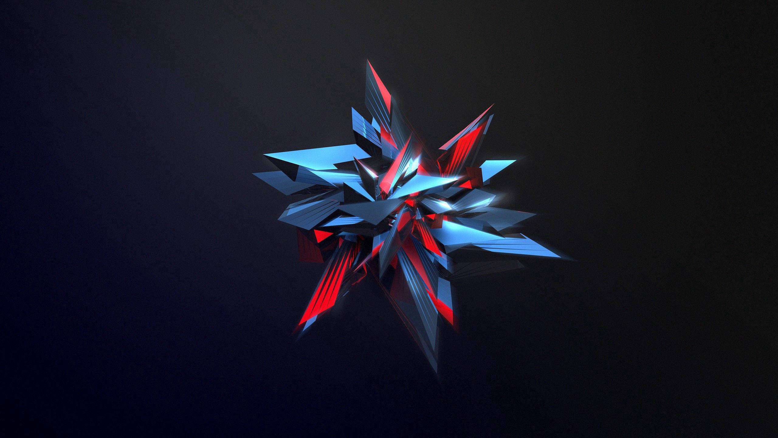 尖銳造型的3D藝術 壁紙 — 發光的藍色和紅色幾何水晶在深色漸變背景上爆裂，具有銳利的刻面和光芒四射的高光。