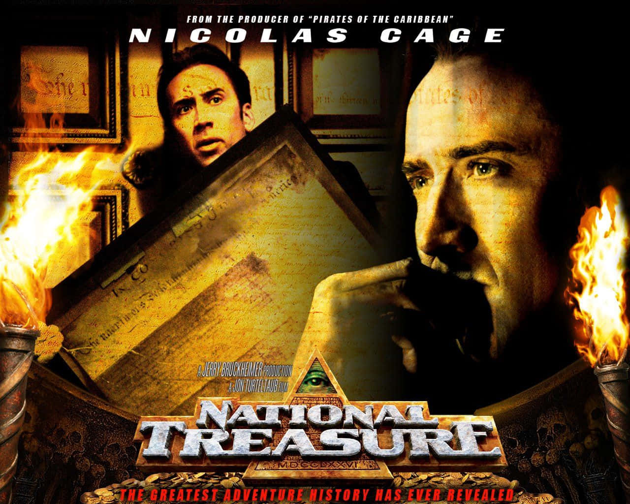 National Treasure 桌布 壁紙 — 尼古拉斯·基治在一個光線昏暗、充滿古代文物和火焰的房間裡，專注地凝視著一張燃燒的藏寶圖。