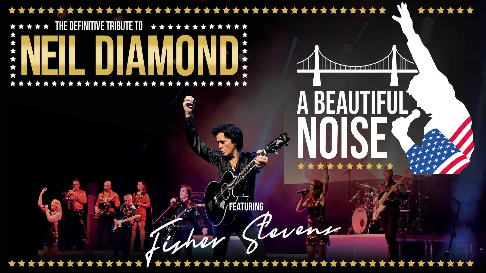 尼爾·戴蒙德致敬專輯《A Beautiful Noise》封面 壁紙 — 現場致敬樂隊在戲劇性燈光下於舞台上表演，歌手手持結他，背景有橋樑剪影和美國國旗圖案。