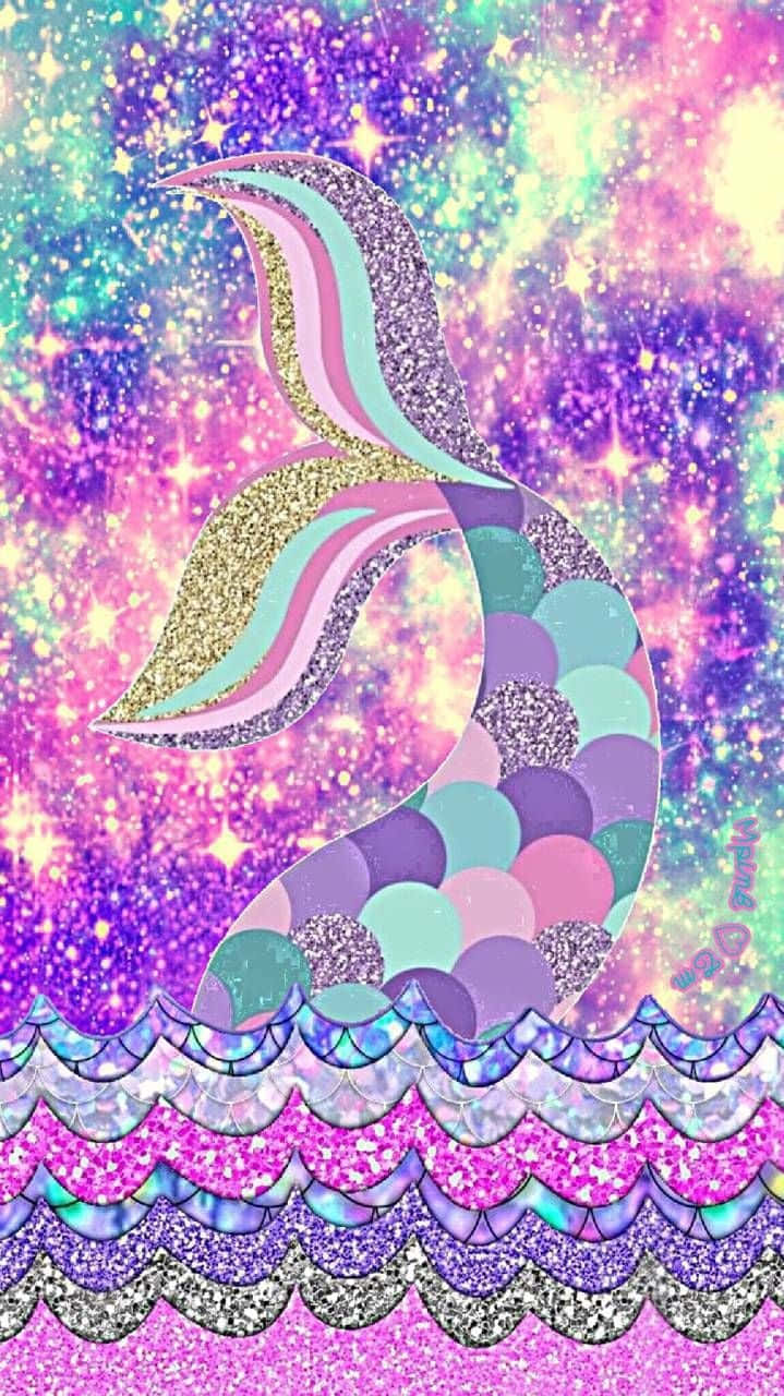人魚尾巴帶有閃爍的粉彩鱗片，背景是繁星點點的宇宙海洋。
