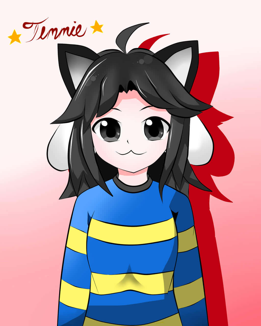 展現你最燦爛的笑容吧，Temmie！ 壁紙 — 一個開心的動漫女孩，有黑色貓耳和紅色斗篷，穿著藍黃條紋襯衫，背景是柔和的粉紅色漸變。