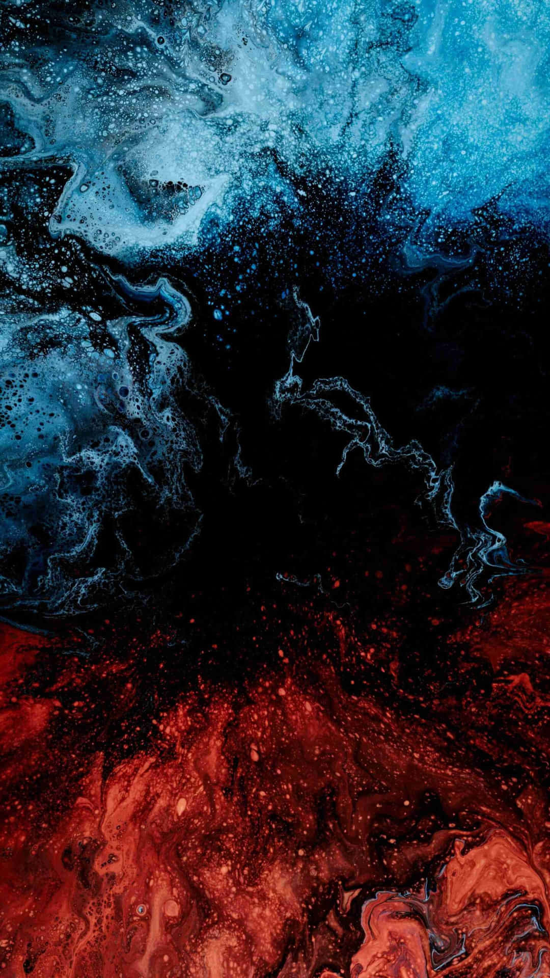 抽象藝術，紅色和藍色顏料在黑色背景上旋轉。