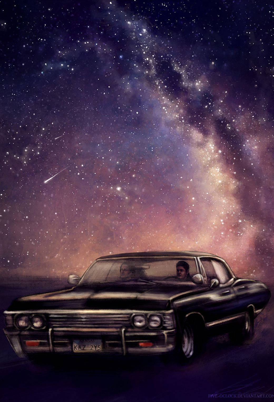 經典汽車在星空下行駛，有銀河