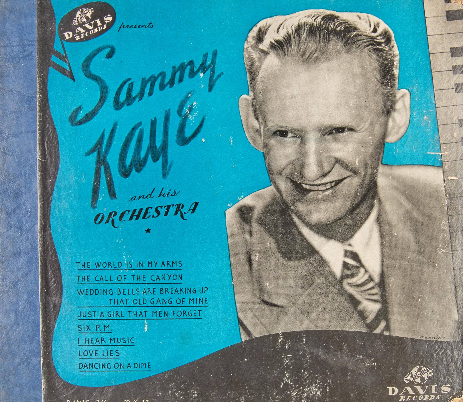 復古Sammy Kaye唱片專輯封面，附有歌曲名稱及其微笑肖像。