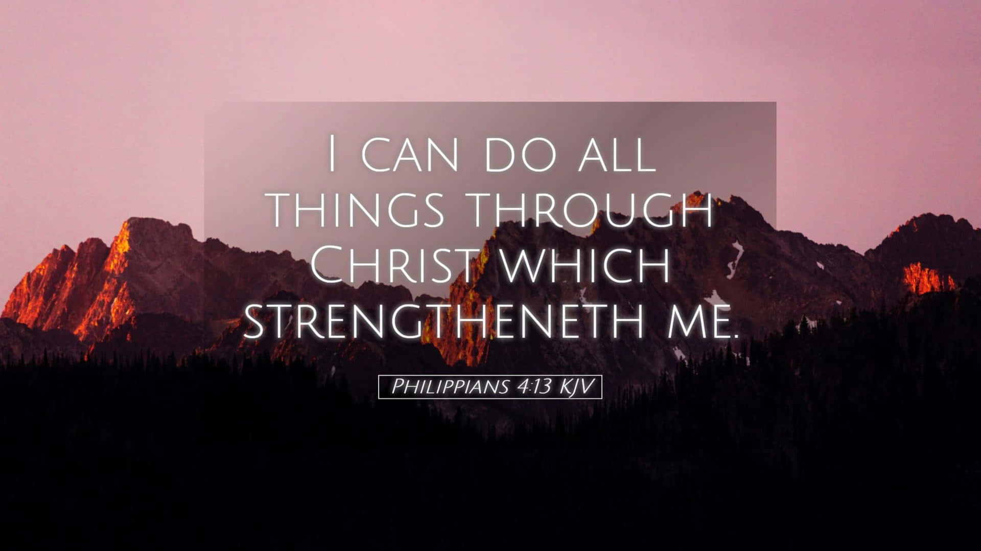 Bible Verse Desktop 桌布 壁紙 — 山脈沐浴在粉紅和橙色的日落光中，並疊加聖經經文。