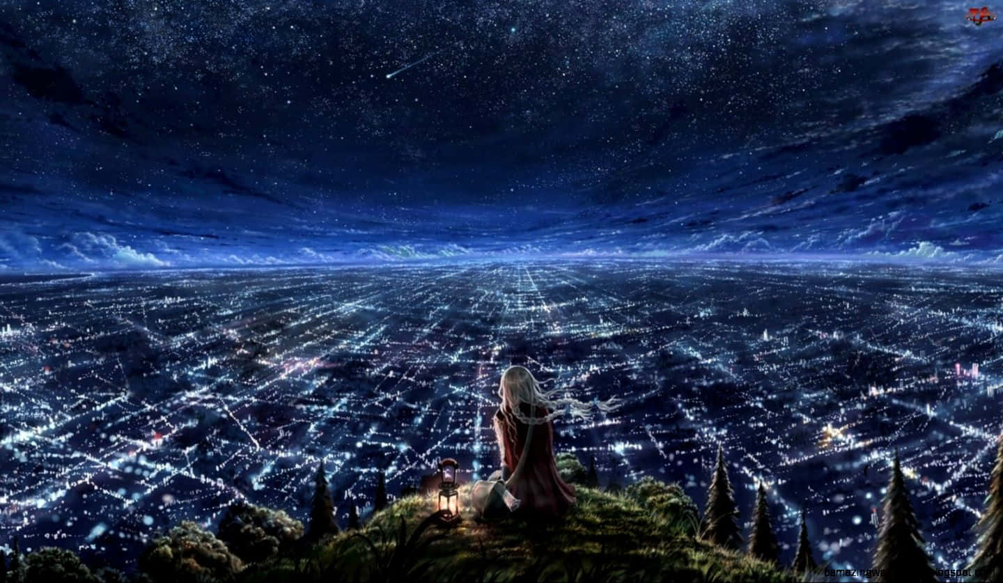 一個白髮的動漫角色拿著燈籠坐在山坡上，凝視著星空下閃閃發光的城市。