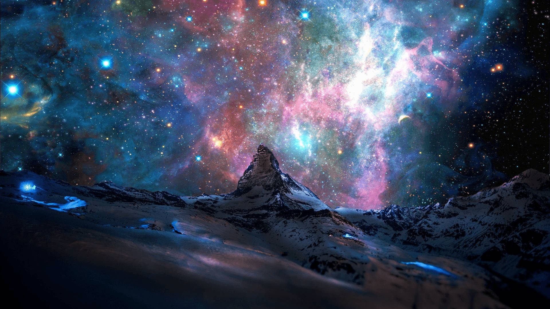 色彩繽紛的星空星雲下的雪山