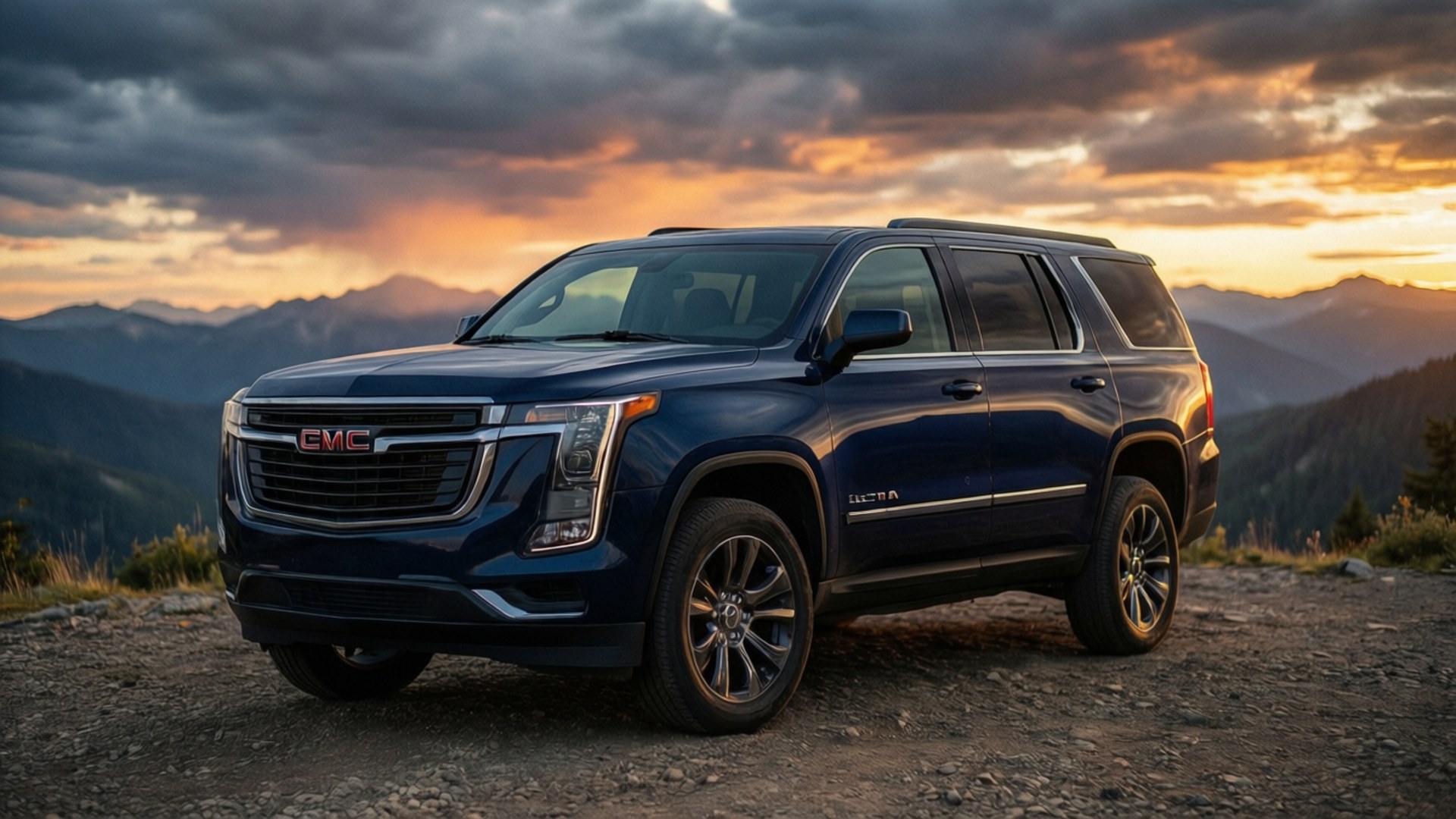 藍色GMC Yukon SUV停泊在日落時分的山徑上。