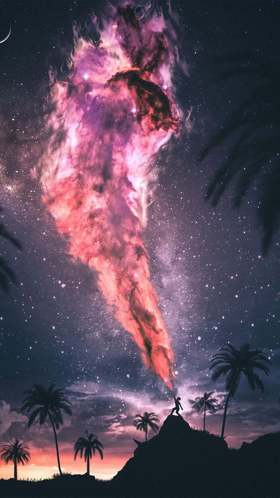 黃昏時分，在充滿活力的宇宙星雲和棕櫚樹下的山丘上，一個人的剪影。