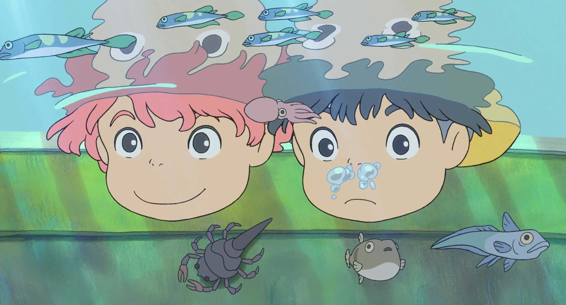 《崖上的波妞》中 Ponyo 與 Sosuke 潛水探底 壁紙 — 兩個小孩喺水底笑同喊，魚同蟹喺佢哋周圍游嚟游去，形成一個充滿活力嘅動畫場景。