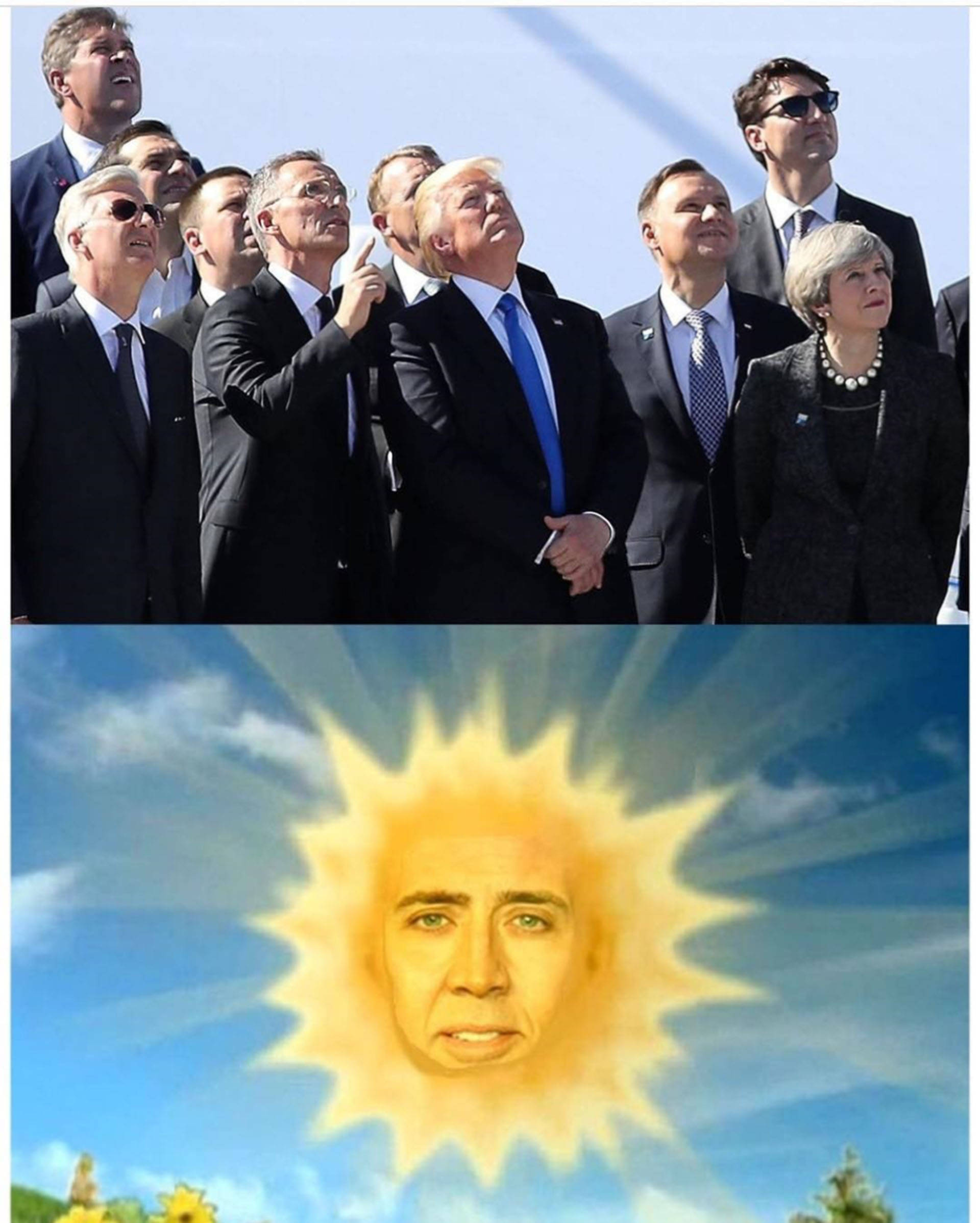 巨型太陽尼古拉斯·凱奇迷因 壁紙 — 一群穿著西裝的世界領袖抬頭仰望，一個帶有尼古拉斯·凱奇臉孔的卡通太陽從藍天中照耀下來。