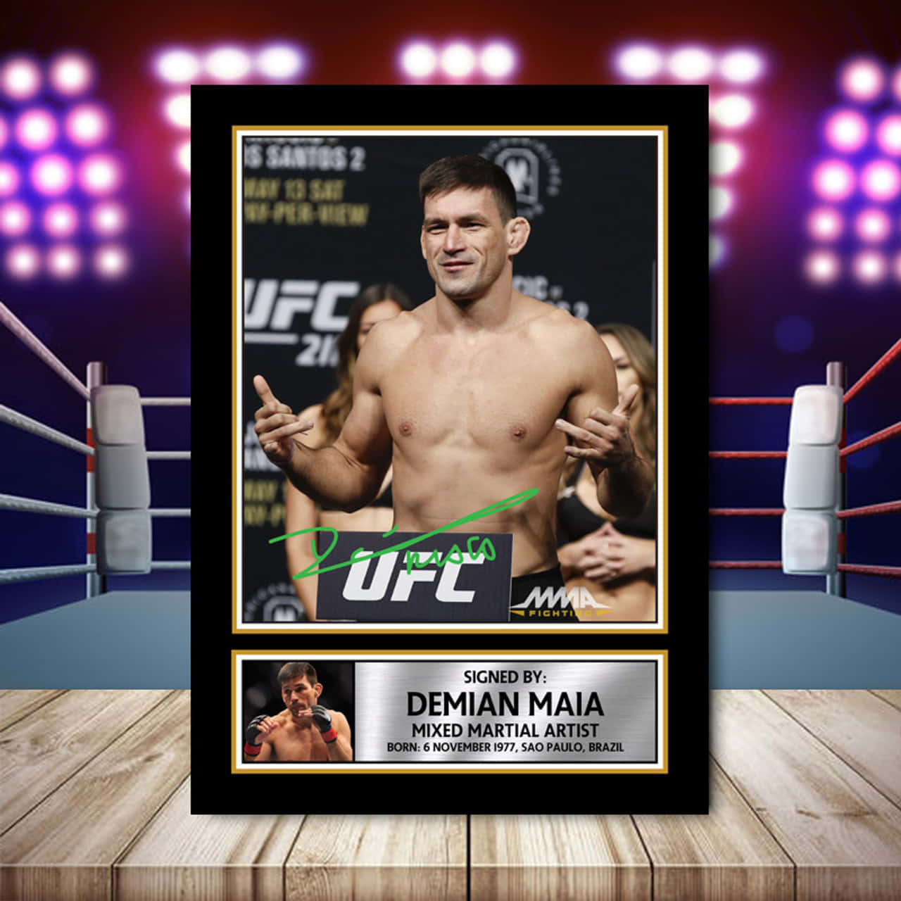 裱框簽名照片，MMA拳手迪米安·邁亞在UFC擂台上。