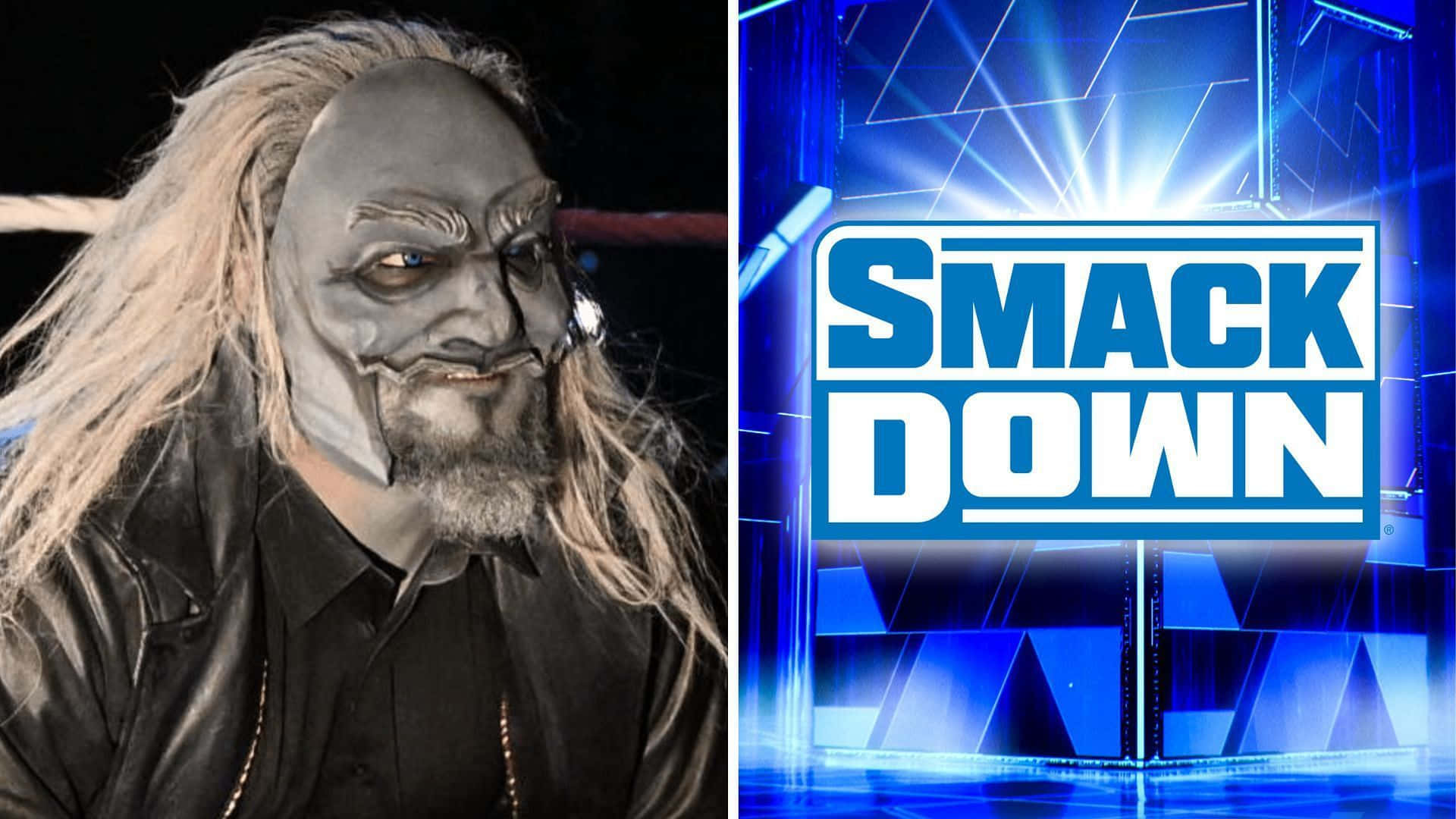 戴面具的WWE摔角手在場館的SmackDown標誌旁
