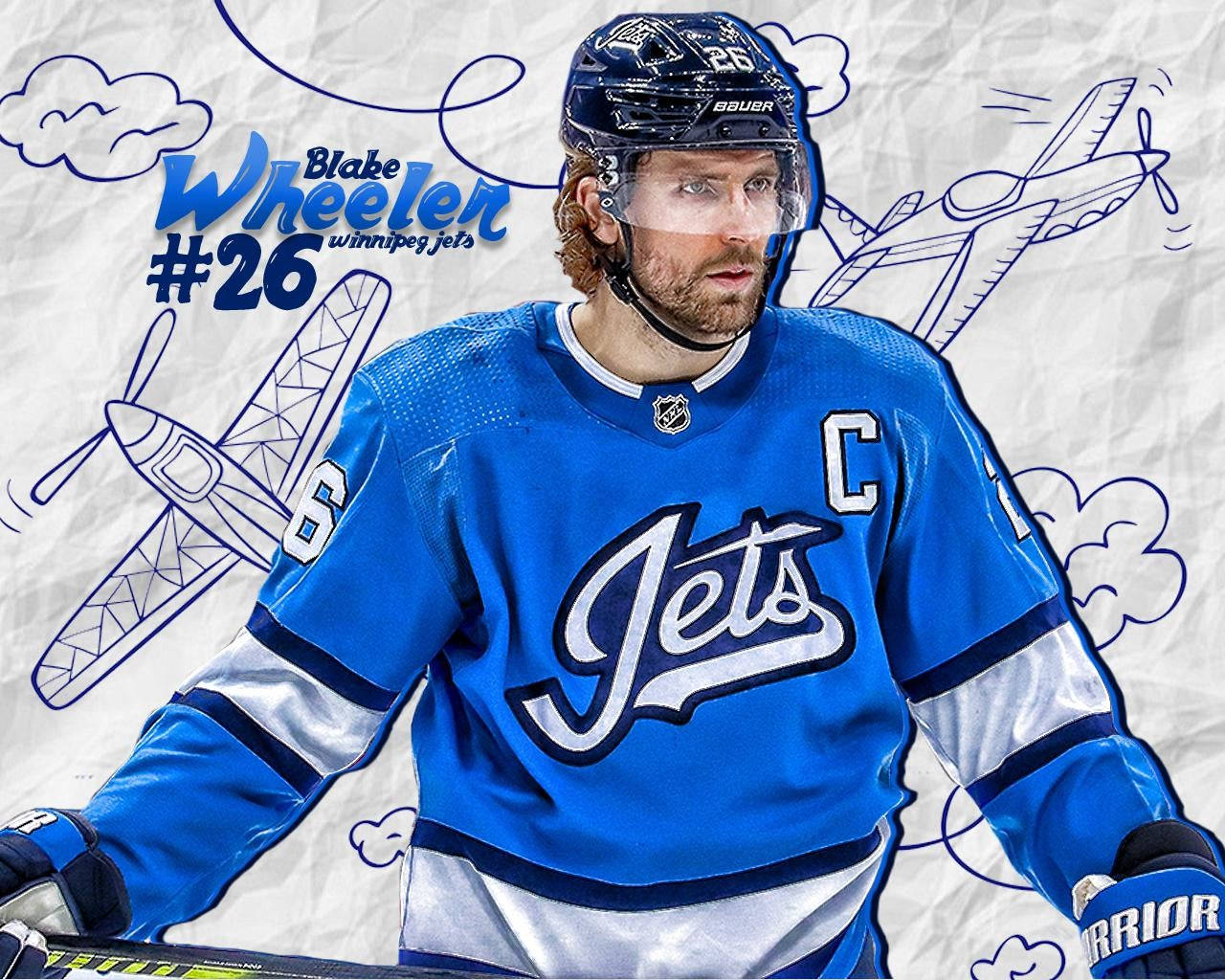 布萊克·惠勒酷炫圖像 壁紙 — 冰球運動員 Blake Wheeler 身穿藍色 Jets 球衣，帶有隊長 C 標誌，站在草繪飛機和雲朵背景前。