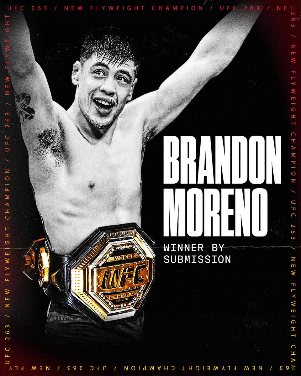 Brandon Moreno 慶祝以降服方式贏得UFC 263蠅量級冠軍。
