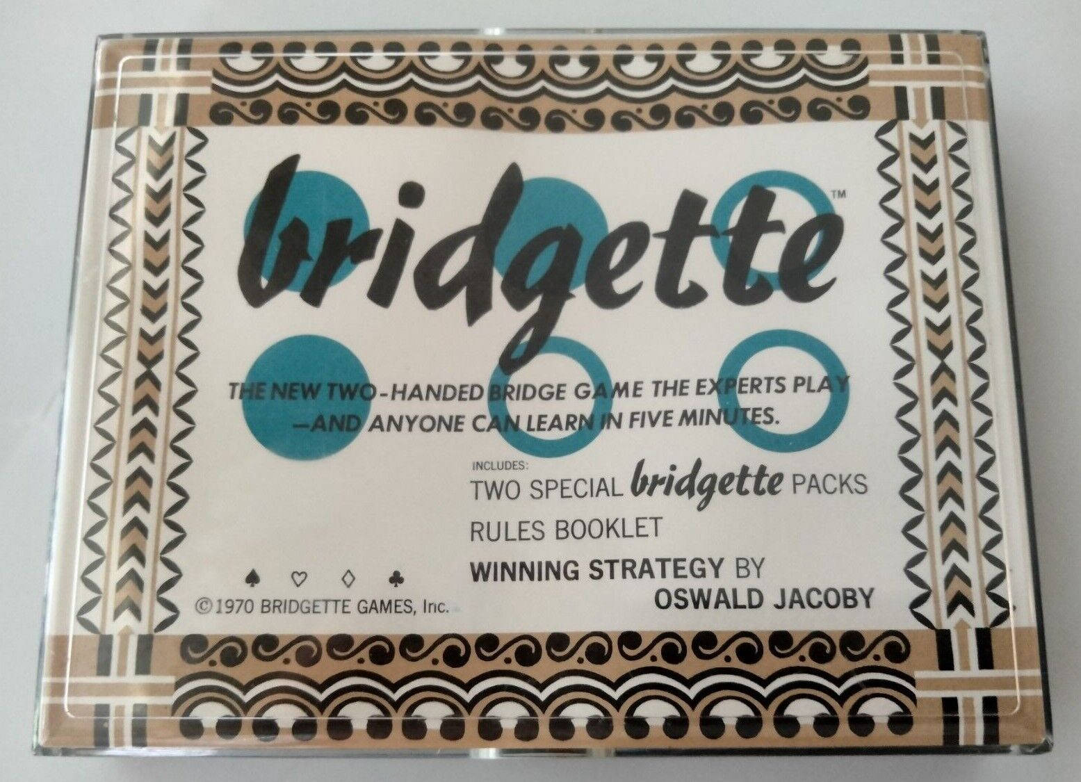 1970年代復古Bridgette卡牌遊戲盒，復古設計和文字。
