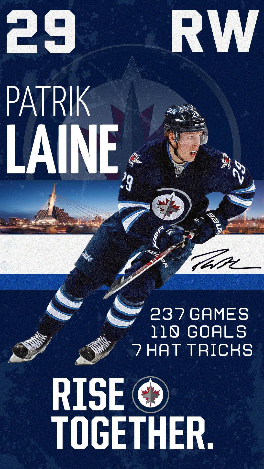 帕特里克·萊恩 #29 Rise Together海報 壁紙 — 冰球運動員 Patrik Laine 身穿溫尼伯噴射機隊裝備，在城市天際線背景下動態滑行，附有統計數據和球隊口號。
