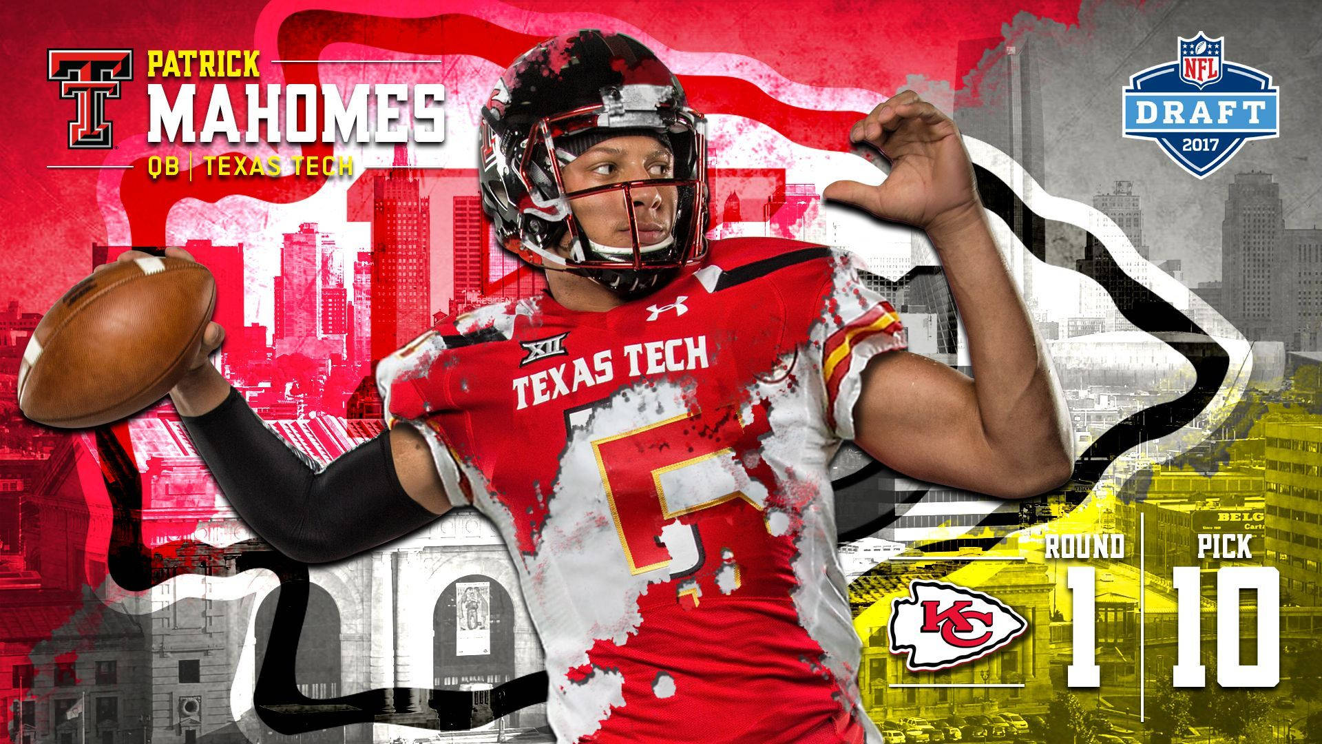 Patrick Mahomes 身穿德州理工大學橄欖球制服，準備擲出橄欖球。