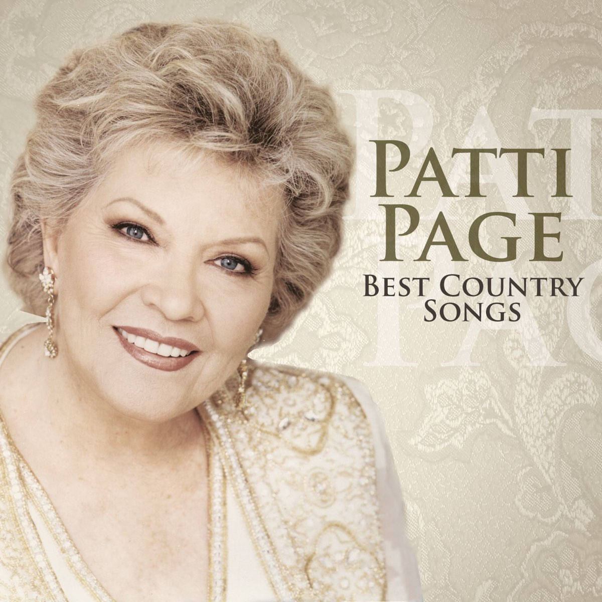 Patti Page 身著優雅金色服裝，為佢嘅最佳鄉村歌曲專輯封面微笑。