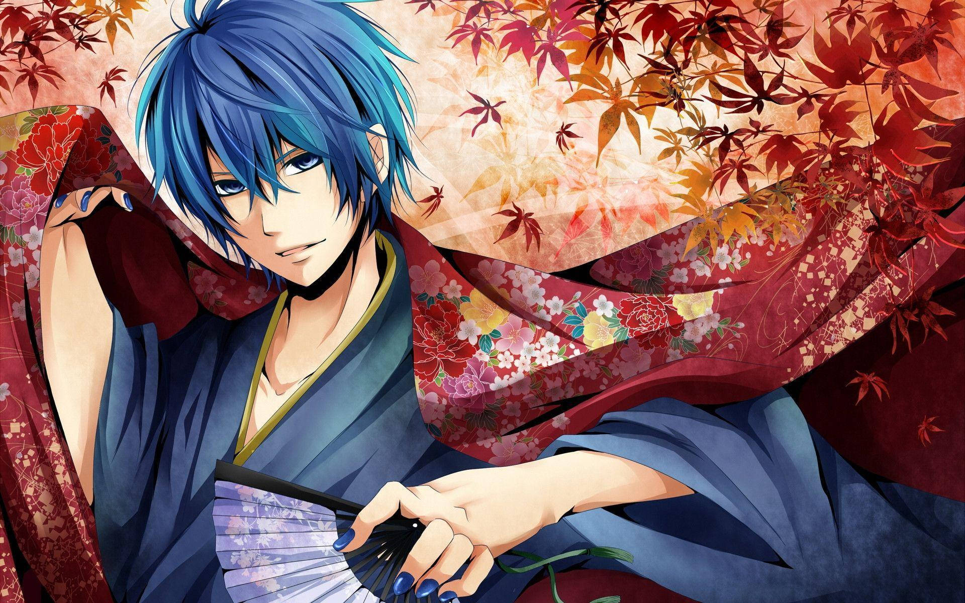 帥氣動漫男孩 Kaito 和服 壁紙 — 一位藍髮動漫男性穿著花卉和服，在溫暖發光的背景下，在鮮紅的楓葉中手持扇子。