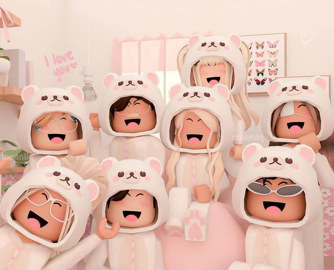 帶上你最好的朋友一起踏上Roblox冒險！ 壁紙 — 一群 Roblox 角色穿著可愛的白色熊連身衣，在粉彩粉紅色的房間裡開心地笑著。