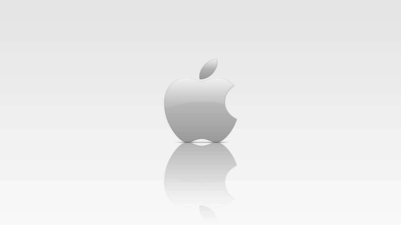帶心形紋理的翠綠蘋果 壁紙 — 一個帶有咬痕的時尚銀色Apple標誌，居中放置在極簡漸變背景上，下方有柔和倒影。