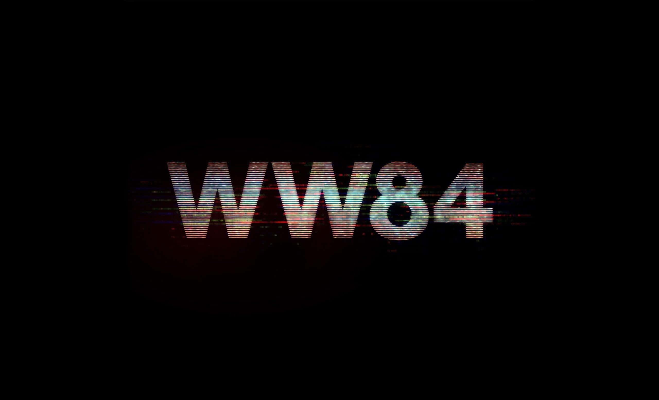 神奇女俠 桌布 壁紙 — 帶有故障效果的 WW84 文字在黑色背景上脈動，呈現扭曲的彩虹色調。