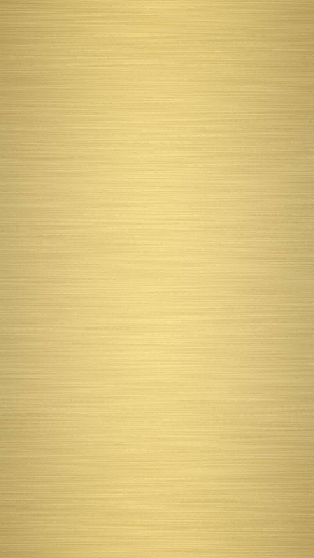 帶有極簡條紋的純金背景 壁紙 — 光滑金色表面帶有細膩水平拉絲紋理，反射柔和環境光。