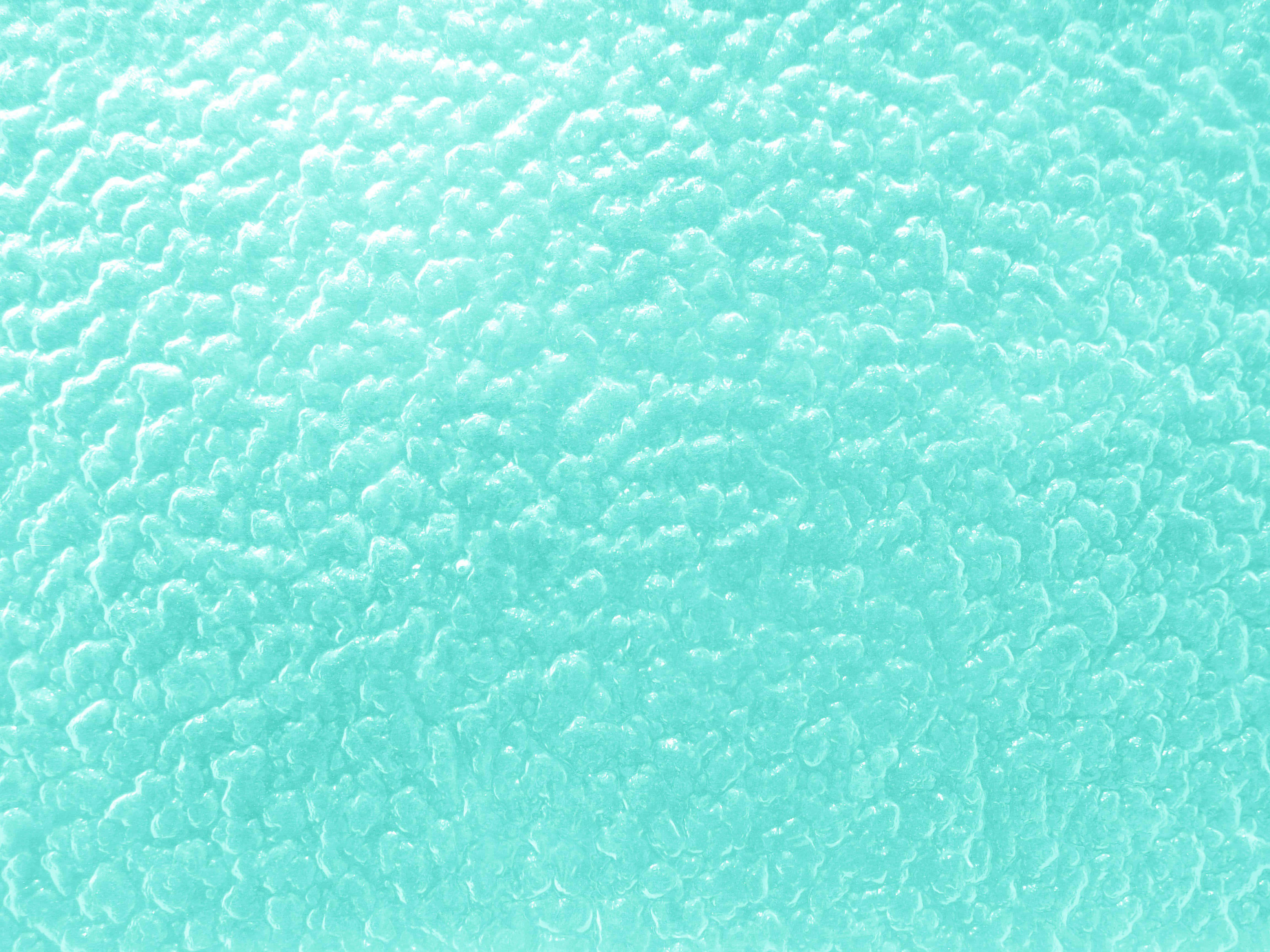 Turquoise Blue 桌布 壁紙 — 帶有氣泡、泡沫狀圖案（類似肥皂或泡沫）的紋理青綠色表面特寫。