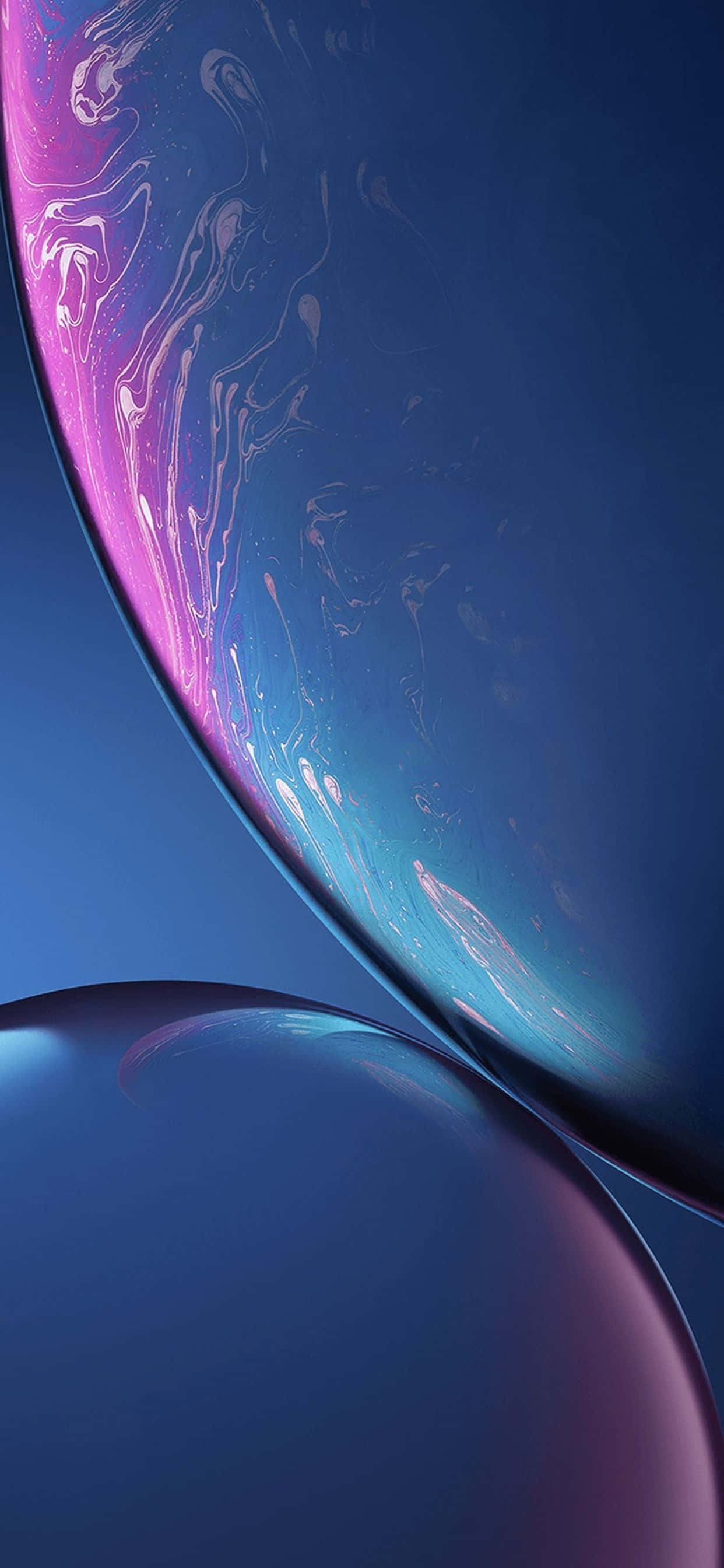 iPhone Xs Max 桌布 壁紙 — 帶有粉紅色和藍色漩渦漸變的光澤抽象球體漂浮在深藍色背景上。