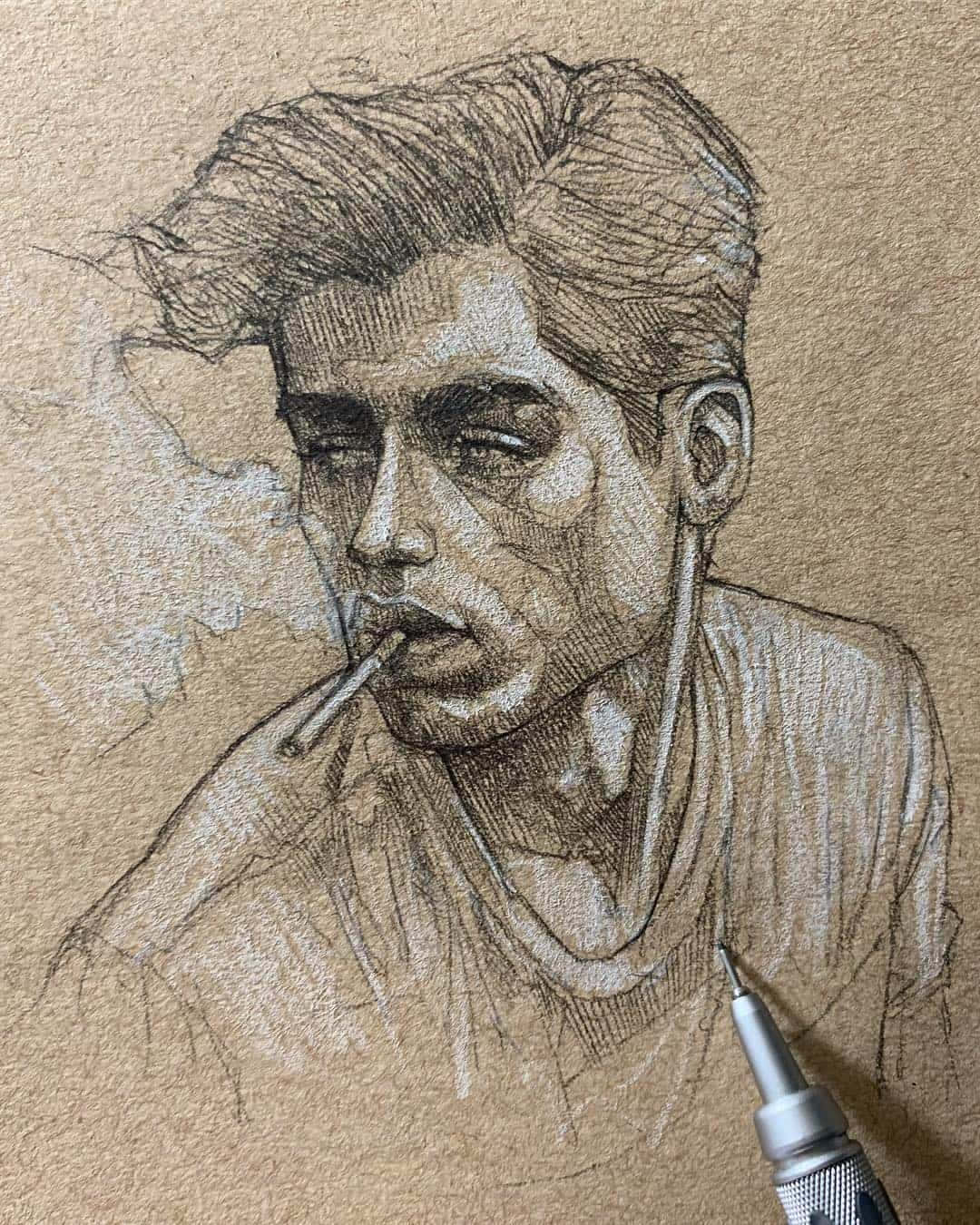 一個男人抽煙的鉛筆素描特寫，煙霧裊裊升起。