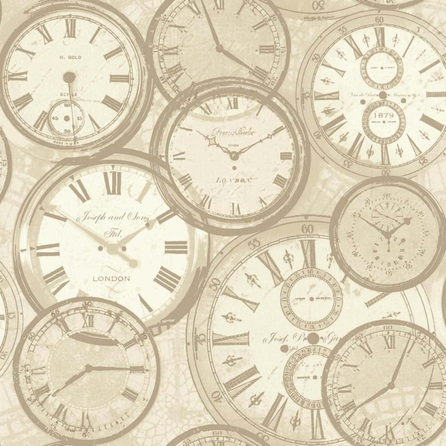 Clocks 桌布 壁紙 — 帶有羅馬數字的復古鐘面在棕褐色調的牆紙圖案中重疊。