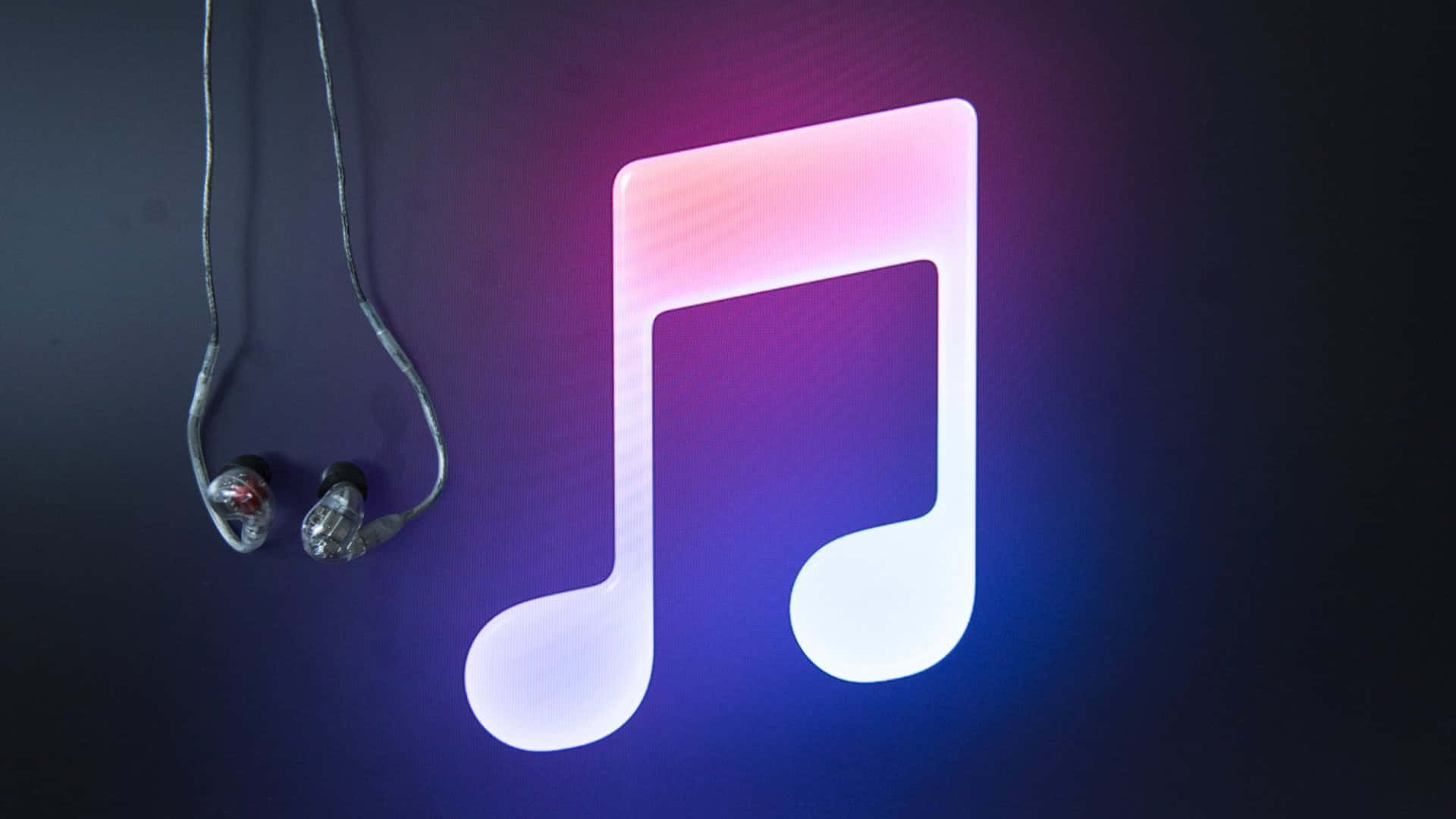 帶有耳機的音樂符號 壁紙 — 發光霓虹音樂音符圖標，有線耳機掛在旁邊，背景為深色漸變。