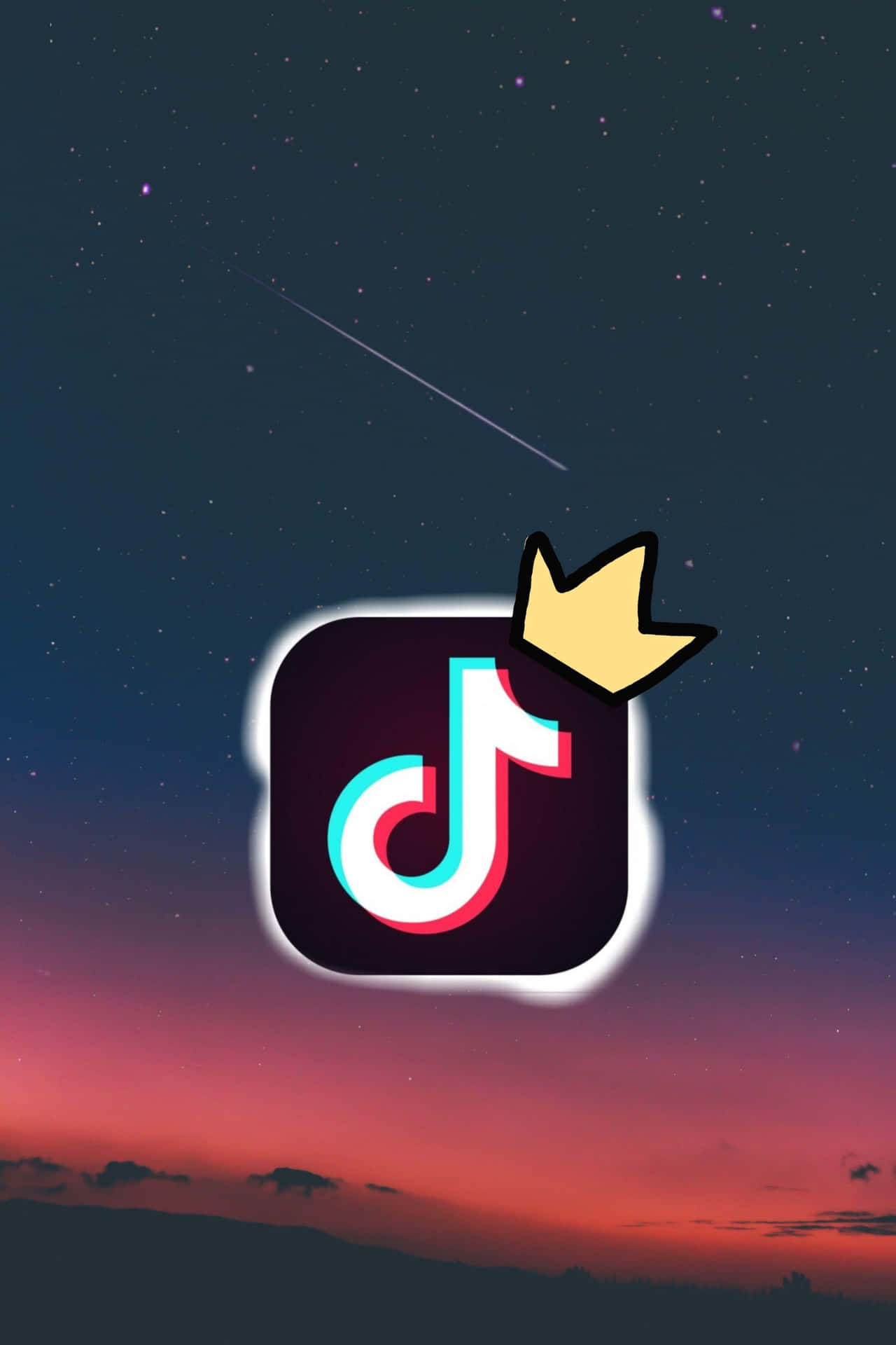 TikTok 標誌帶有皇冠，在繁星點點的暮色天空中發光。