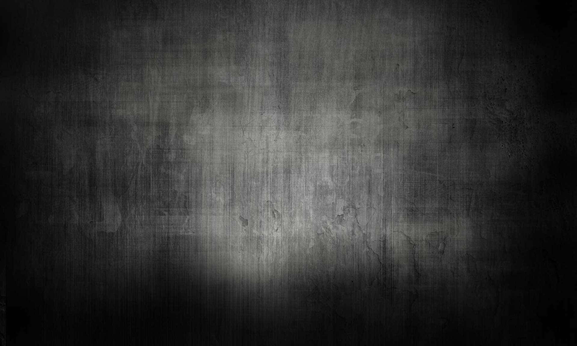 一面深色紋理牆壁被單一聚光燈照亮，營造出陰鬱氛圍。