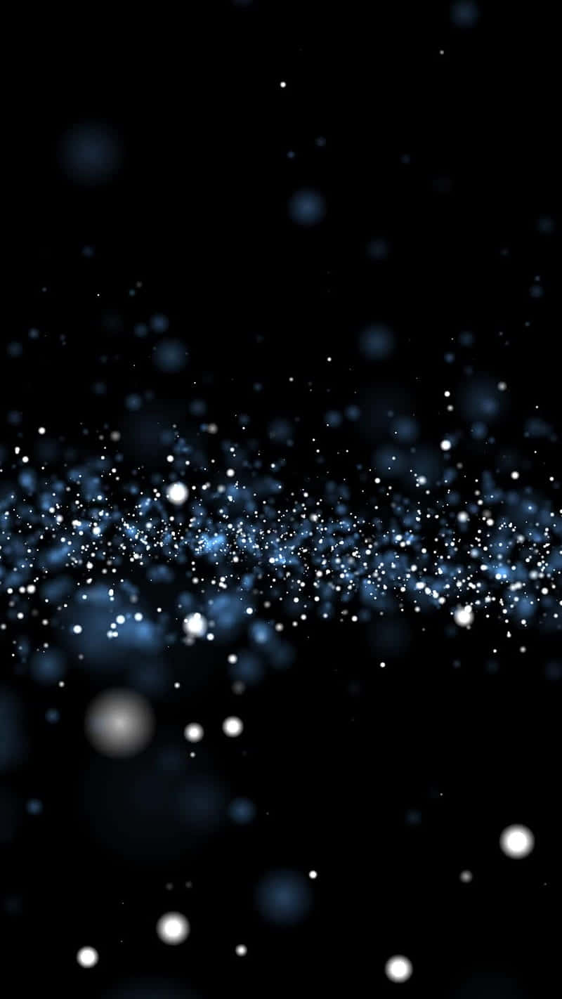 發光的藍色和白色粒子飄過黑暗的宇宙虛空。