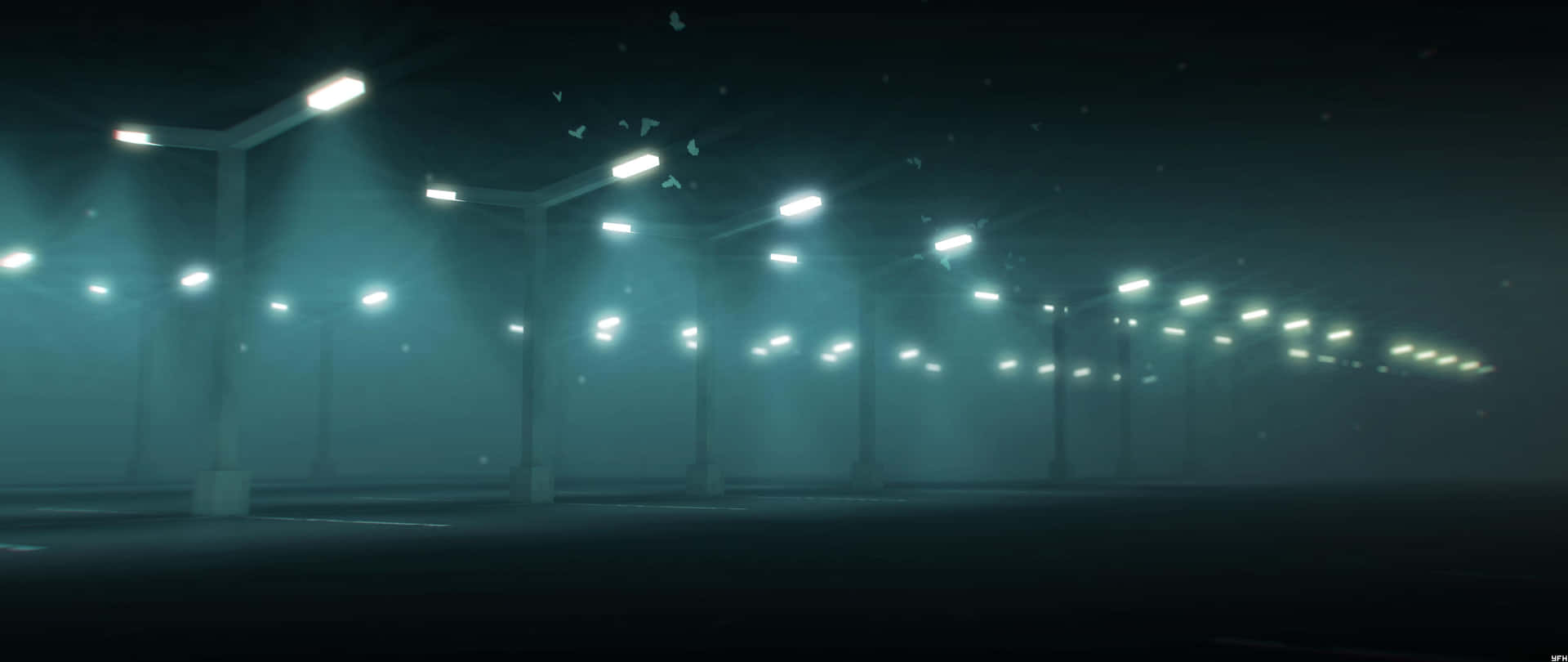 霧氣瀰漫的空蕩停車場中，一排排發光的街燈。