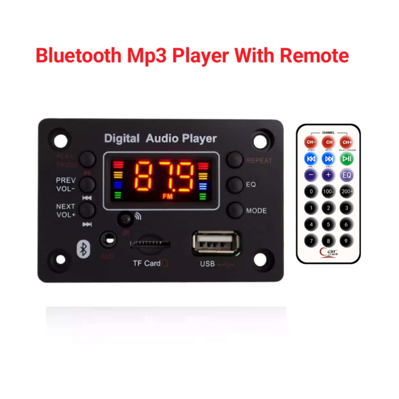 帶遙控器的藍牙MP3播放器 壁紙 — 黑色數碼音頻播放器，帶橙色LED顯示屏顯示87.9 FM，旁邊是帶有彩色按鈕的遙控器。
