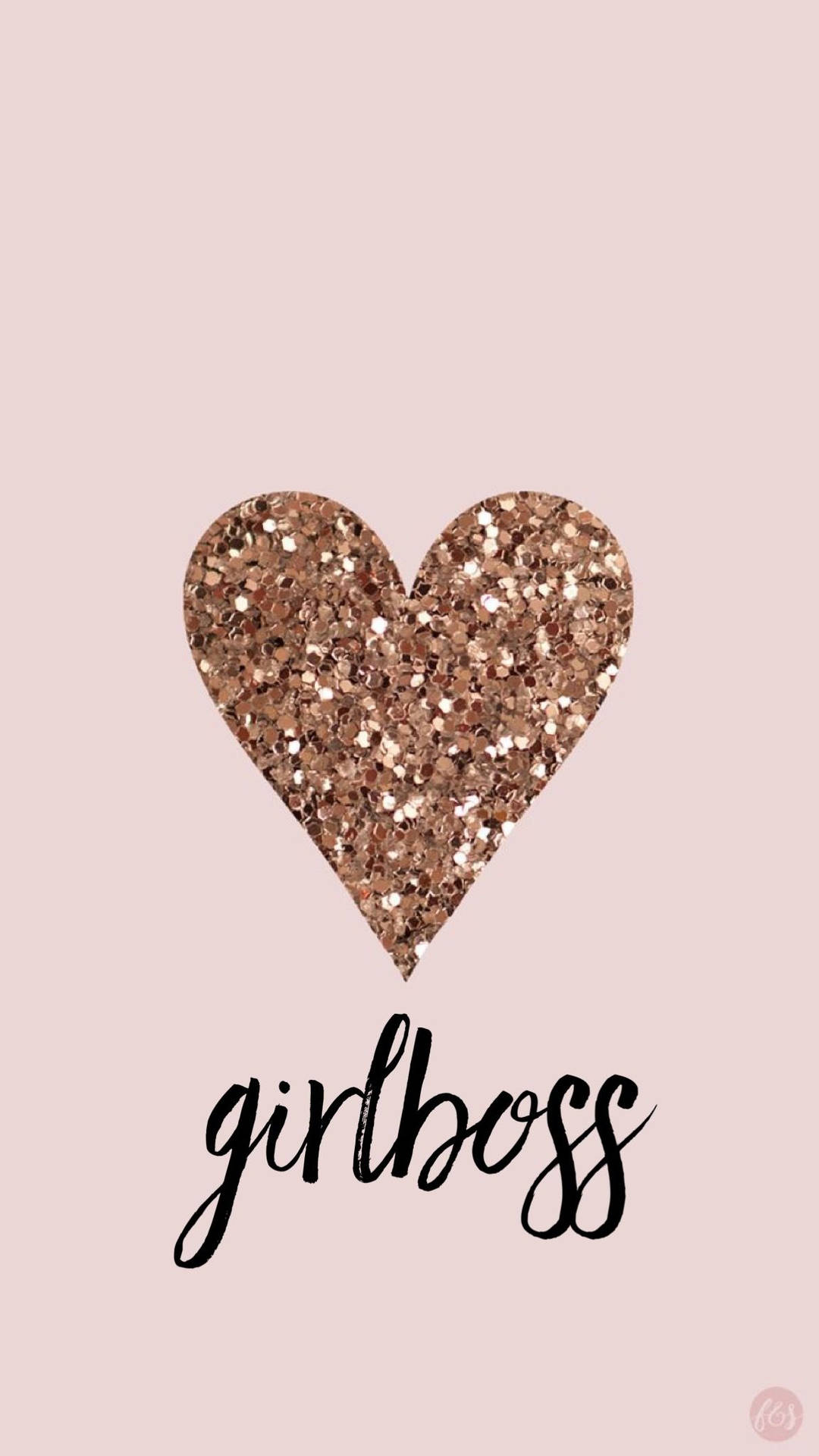 一個玫瑰金閃粉心形，帶有黑色字體 'girlboss' 在胭脂色背景上。